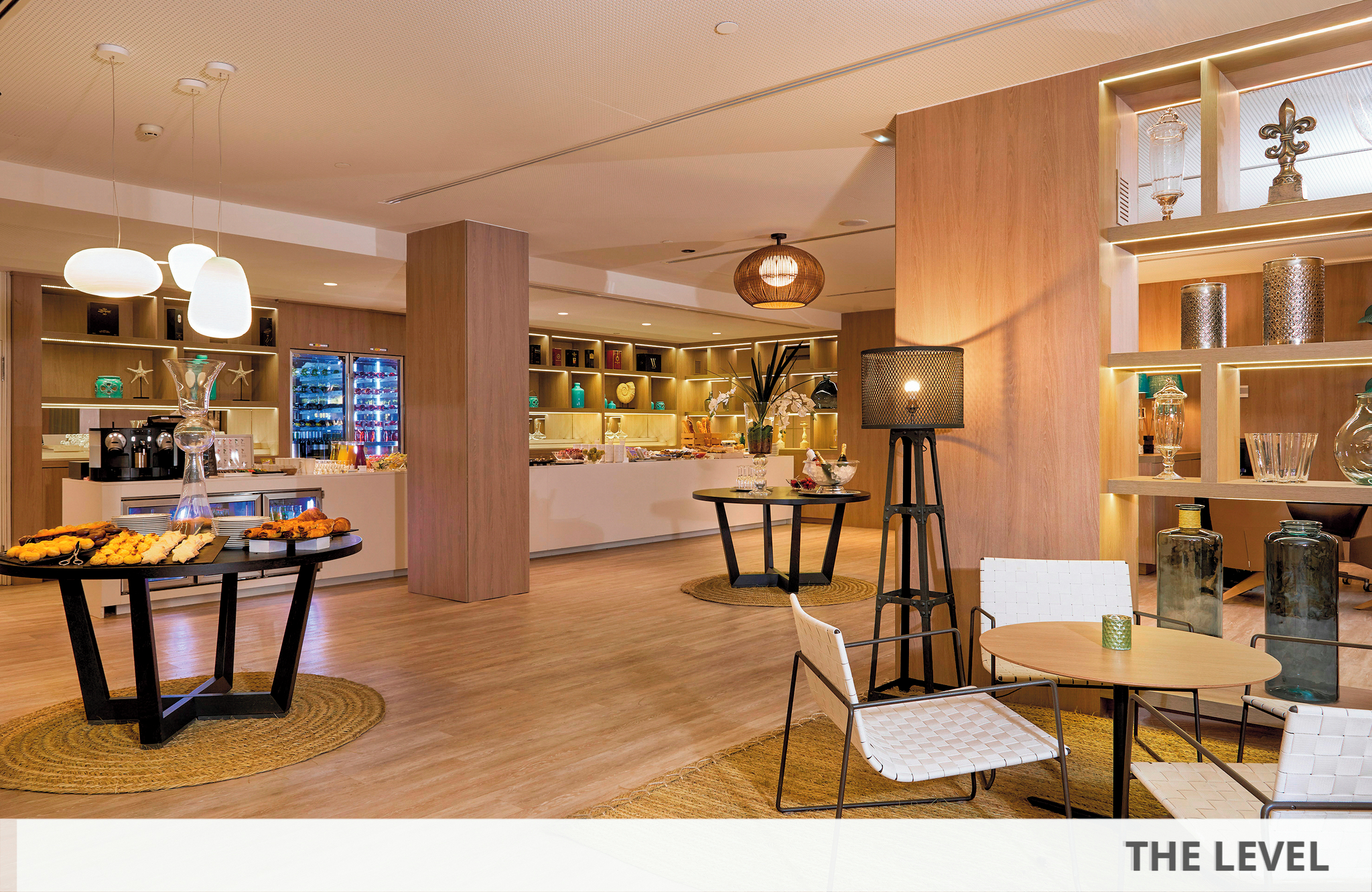 //www.jet2holidays.com/-/media/assets/product images - custom overview groups/pmi/melia/pmi_70617_melia_south_beach_0519_07_689x448.jpg